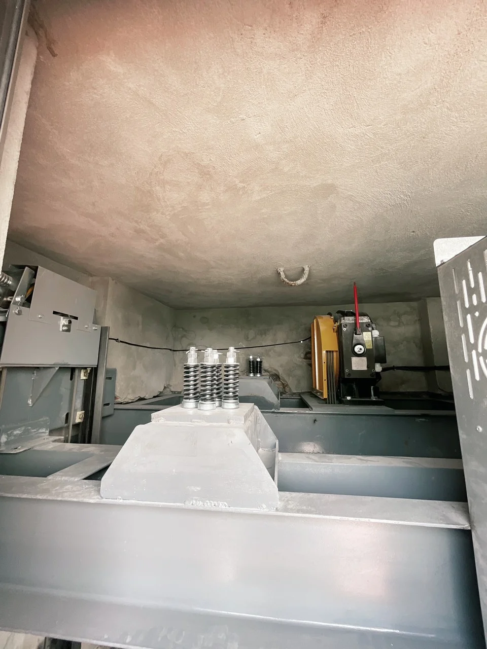 NHỮNG YẾU TỐ QUYẾT ĐỊNH ĐỘ ÊM KHI DI CHUYỂN CỦA THANG MÁY 14 Lưu nháp tự động